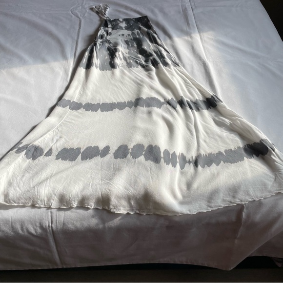 Pineapple Boutique Dress White with Grey Tie Dye Size Small/Medium - Picture 12 of 14